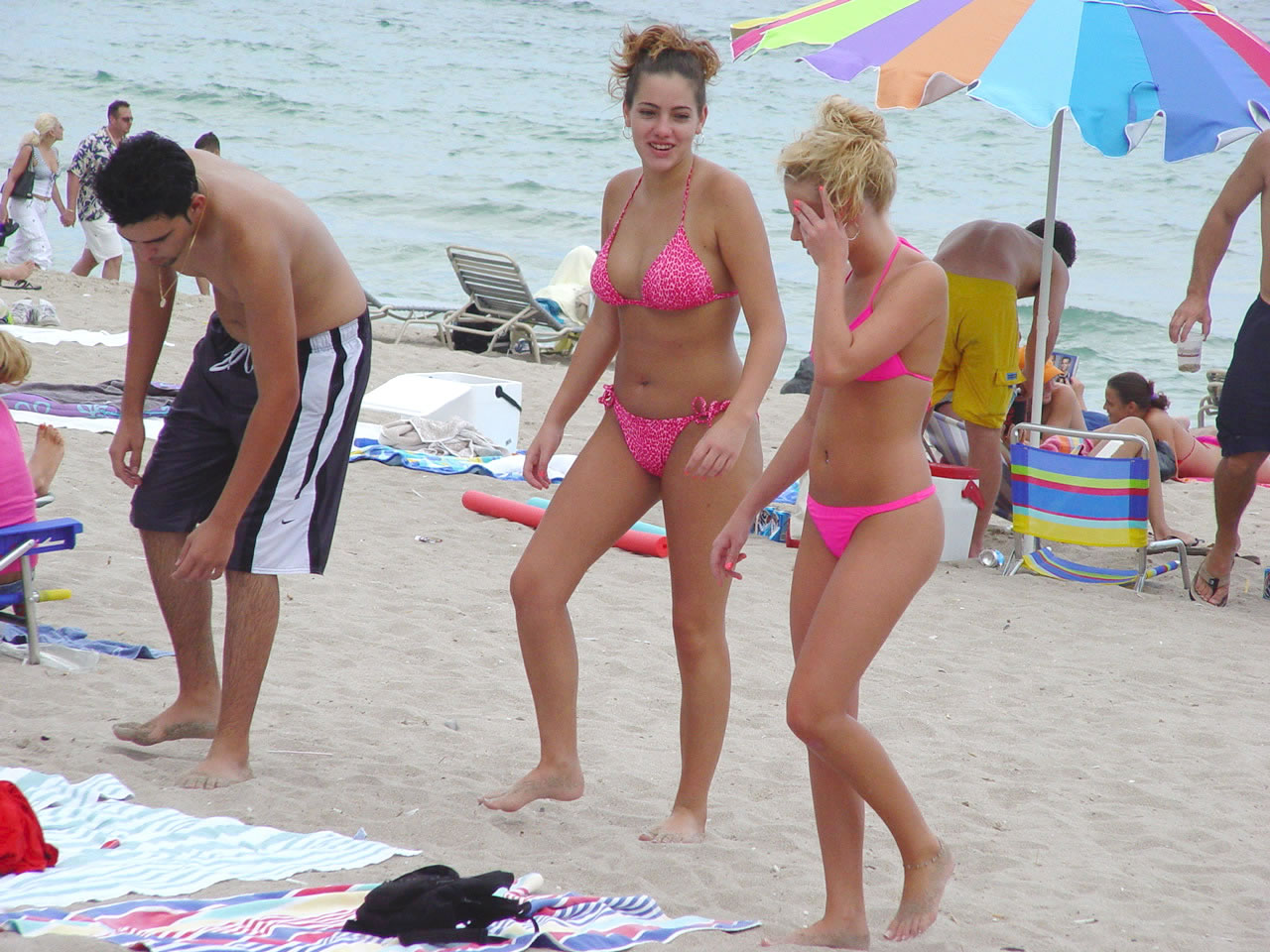 Pink bikini babes walking on hot beach sands