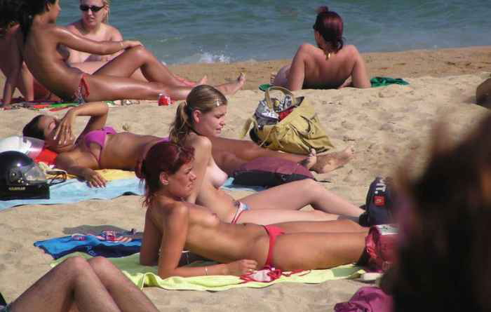 Pretty teens reveal their awesome tits on the beach