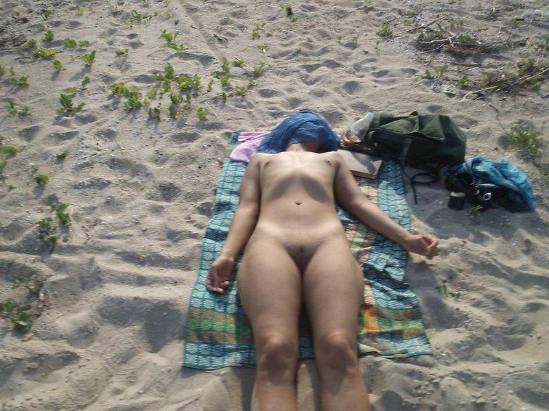 Sleeping nude babe tanning at sun
